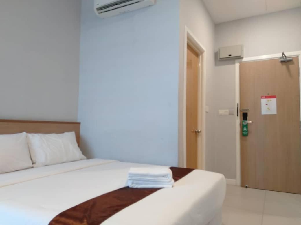 เอ็มดี บูทิก โฮเต็ล Hotel กัมปาร์ ภายนอก รูปภาพ